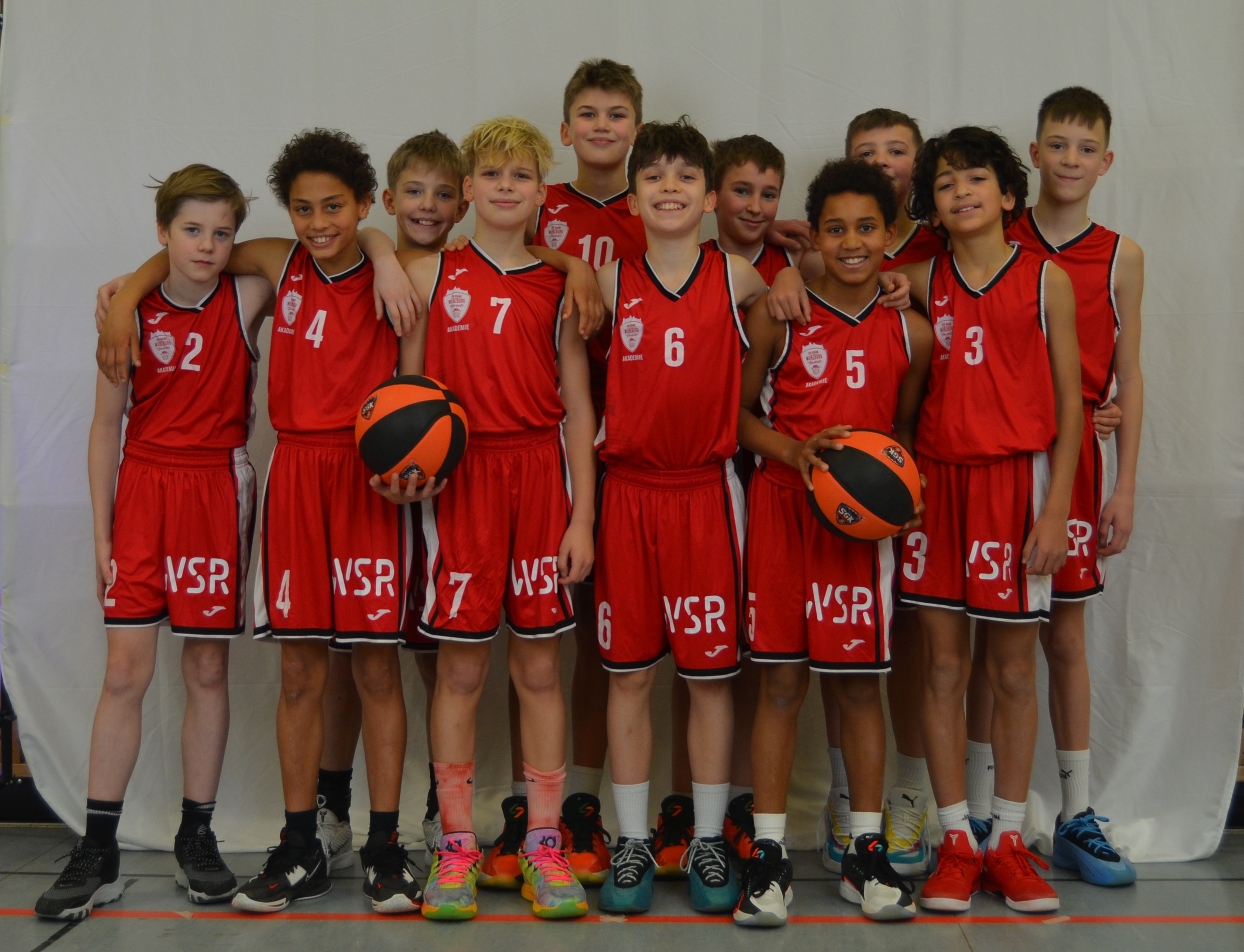 Teamfoto der VR-Bank Würzburg Baskets Akademie